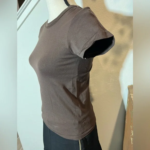 Women’s short sleeved shirt, size small/medium. - Picture 3 of 6